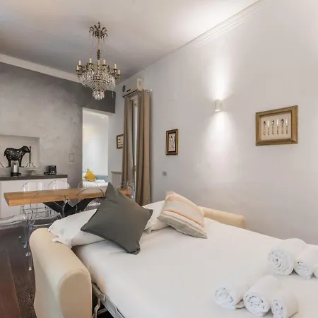 The Rent - Three-bedroom Close To The Quirinale Rome