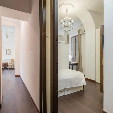 The Rent - Three-bedroom Close To The Quirinale Roma