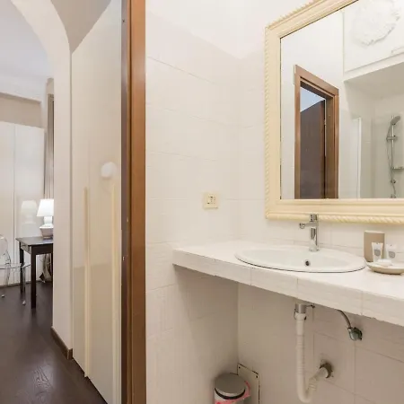 The Rent - Three-bedroom Close To The Quirinale Roma