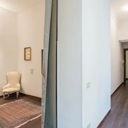 The Rent - Three-bedroom Close To The Quirinale