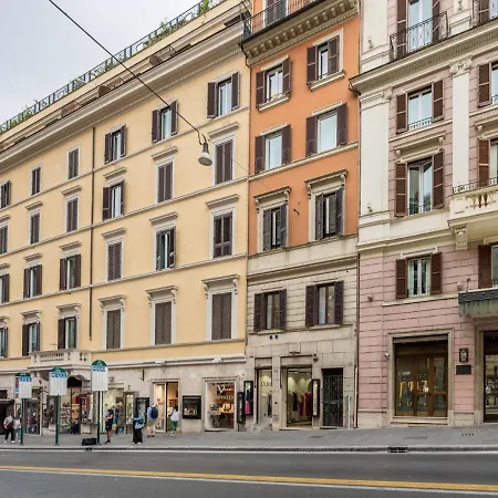 The Rent - Three-bedroom Close To The Quirinale *